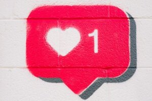 Sprechblasen-Grafitti mit Herz und 1